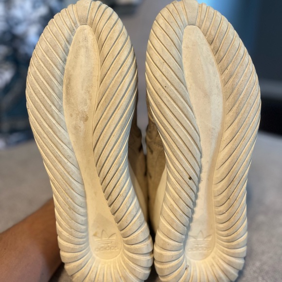 Adidas Tubular Size 10.5 in Tan - Picture 4 of 6